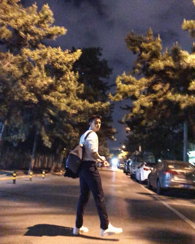 深海的第二张照片--上海闪婚服务中心