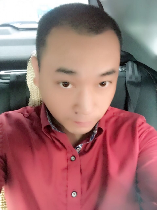 在一个路口等的第一张照片--上海闪婚服务中心